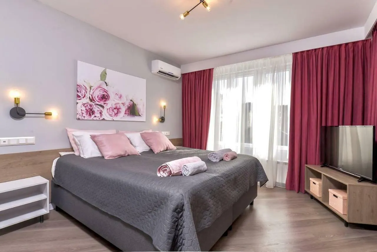 Rose One Bedroom Designer Apartment In City Centre By Flat Mаnager Sofya