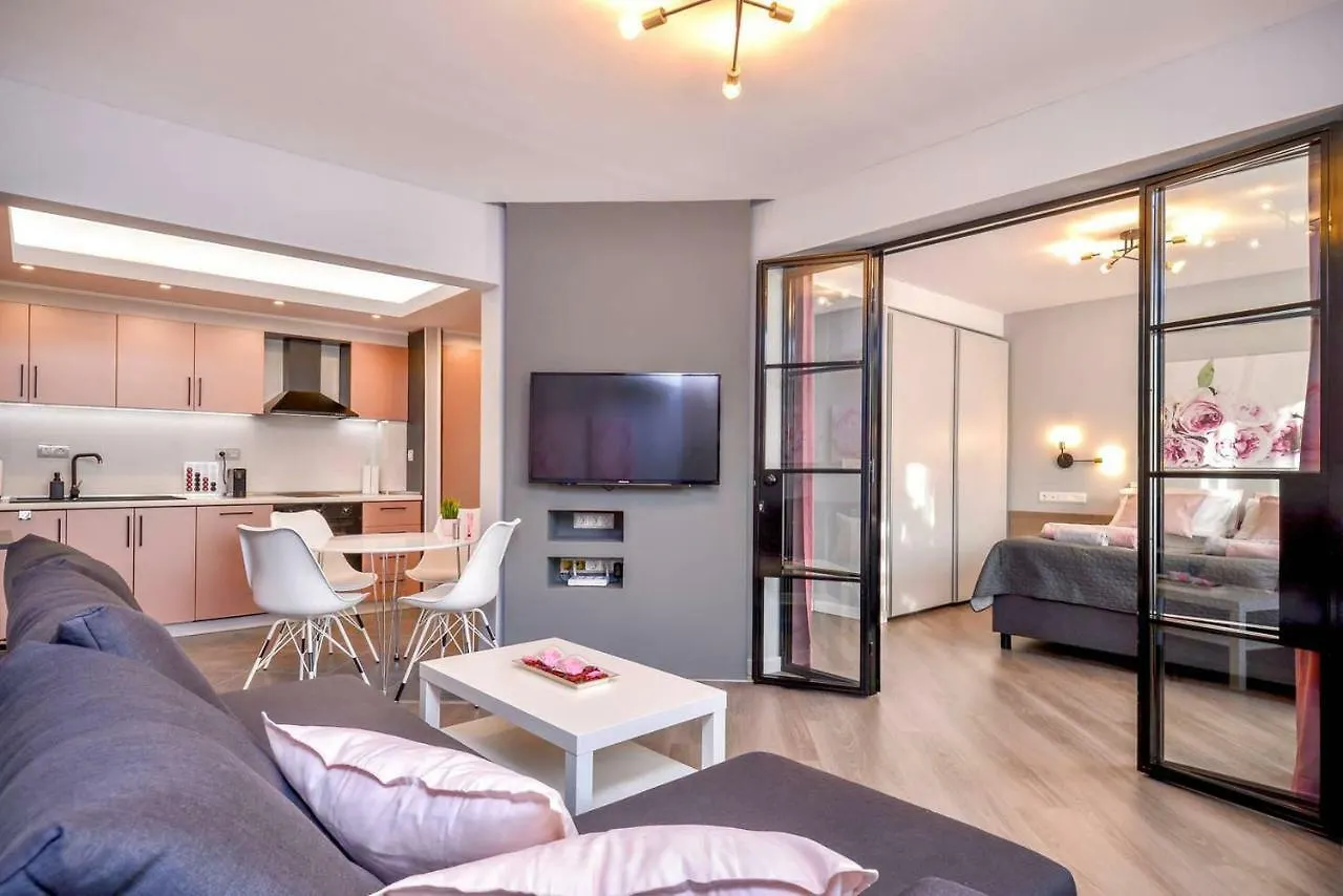 Rose One Bedroom Designer Apartment In City Centre By Flat Mаnager Sofya